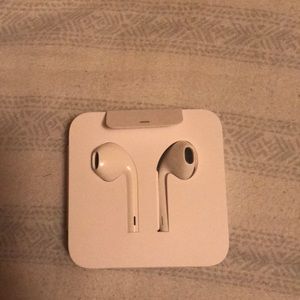 Apple earphones never used